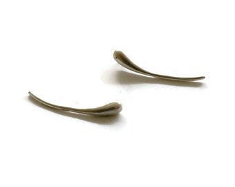 Orecchini a goccia Orecchini Crawler, Orecchini Ear Climber a barra curva in argento sterling, artigianali fatti a mano da Sheri Beryl