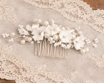 Pearl Bridal Hair Comb, Ivory Ceramic Flower Wedding Hair Accessory, Elegant Bride Hair Piece, Floral Pearl Comb for Bridal Bun