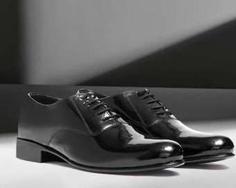Zapatos Oxford de charol negro para hombre: zapatos formales para bodas, graduaciones y ocasiones especiales.