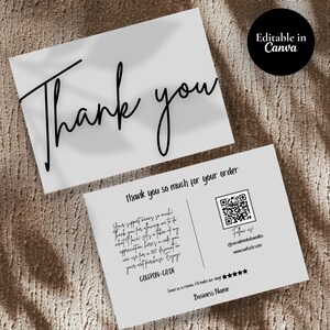 Puede incluir: Dos tarjetas blancas con texto negro. La tarjeta superior dice "Thank you" en una fuente cursiva. La tarjeta inferior dice "thank you so much for your order" e incluye un código QR, identificadores de redes sociales y un código de cupón.