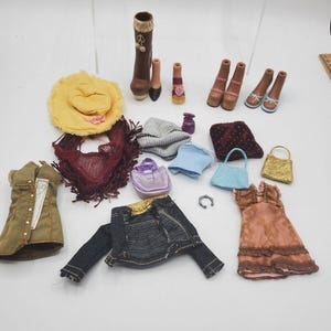 2000 Bratz Fashion Vintage Bratz Clothes Shoes Purses Yasmin, Cloe, Jade, Sash