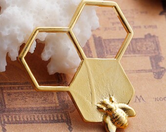 2pc Gold Plated Honeycomb With Bee Connectors - 31x29mm - Honey, DIY Necklace, Jewelry Making Supplies, Jewelry Finding, Ships from USA -N32