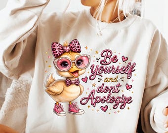 Be Yourself Duck PNG、Be Yourself And Don’t Apologize PNG、ヒョウ柄のリボンが付いたかわいいアヒルのデザイン、昇華プリント用の面白くてインスピレーションを与える動物
