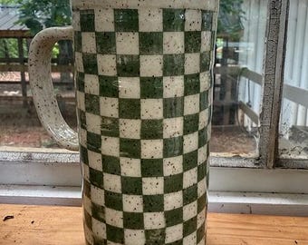 Grönrutig handgjord hög keramikmugg med handtag (473 ml)