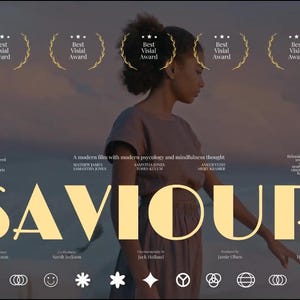 Puede incluir: Cartel de la pel&iacute;cula "Saviour" con una mujer con un vestido marr&oacute;n. El t&iacute;tulo est&aacute; en oro, con texto sobre los temas y premios de la pel&iacute;cula. El fondo es un paisaje des&eacute;rtico.