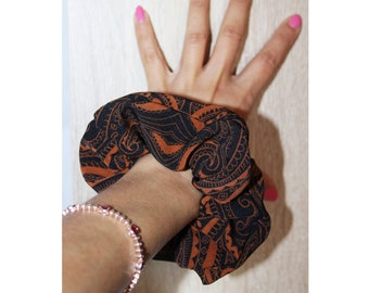 Geometric Aztec Pattern Scrunchies in Black and Copper, the Perfect Hair Elastic and an Original Gift Idea!