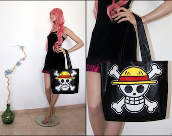 Pirate Skull Bag: Black Faux Leather and Felt Shopper, Perfect Gift for Collectors and Adventure Pirate Enthusiasts!