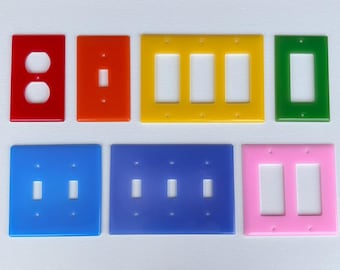 Copriinterruttori/prese di corrente personalizzati in diversi colori.