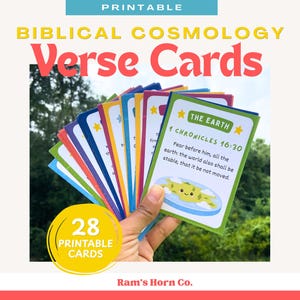 Puede incluir: Un juego de 28 tarjetas imprimibles de cosmología bíblica con bordes e ilustraciones coloridas. La tarjeta superior muestra el texto THE EARTH, 1 CHRONICLES 16:30 y un versículo sobre la estabilidad del mundo con un gráfico de tierra animada.