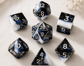 Zwart-witte Galaxy hars polyhedrale dobbelstenenset, blauw-gouden folie RPG-dobbelstenen