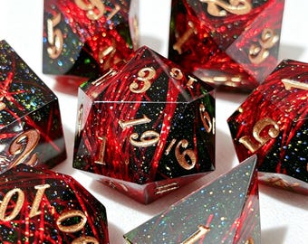 Zwartrode wervelende veelvlakkige dobbelstenen met scherpe rand, Vampire Gothic RPG-dobbelstenen