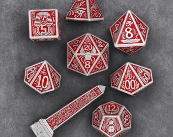 Rode metalen Egyptische dobbelset met obelisktoren, oude hiërogliefen RPG-dobbelstenen
