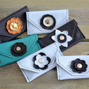 Sacs à main blue leather card avec fleurs coupées à la main/porte-cartes en cuir uniques