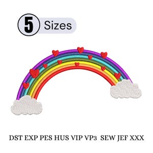 Op de afbeelding: Een geborduurd regenboogontwerp met vijf gekleurde bogen in paars, blauw, groen, geel en rood, geaccentueerd met kleine rode hartjes en witte wolken aan beide uiteinden. De tekst 5 Sizes en bestandsformaten DST, EXP, PES, HUS, VIP, VP3, SEW, JEF, XXX zijn zichtbaar.