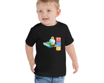 Camiseta infantil con estampado de bloques ABC de peces y patos • Camiseta suave de algodón, apta para personas con sensibilidad sensorial.