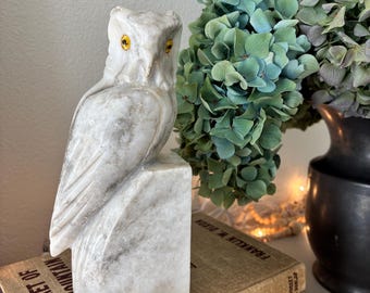 Vintage Eulen-Buchstütze oder -Skulptur aus Alabaster, schwerer Stein