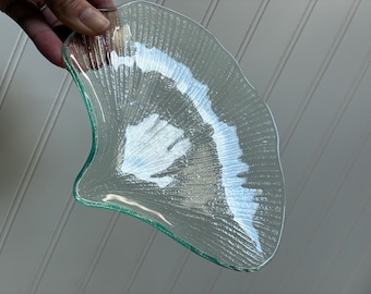 Schmuckschale aus Glasmuschel oder Ginkgoblatt, hellaquagrün