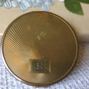 Vintage Richard Hudnut Compact with Mirror & Never Used Powder Puff