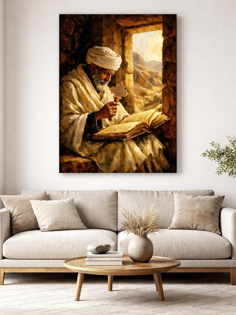 Puede incluir: Una impresi&oacute;n en lienzo enmarcada representa a una persona mayor con turbante y t&uacute;nica blancos, leyendo un libro y sosteniendo una cruz. La obra de arte est&aacute; ambientada en una puerta de piedra con un paisaje visible al fondo. La paleta de colores es c&aacute;lida, con tonos terrosos.