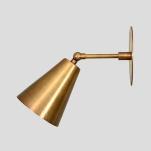 Applique da parete in ottone stile metà secolo, applique orientabile, illuminazione scandinava, lampada da lettura per camera da letto