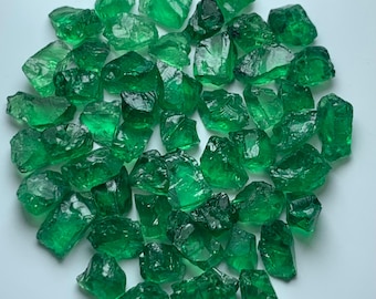 Tsavorit Granat Mörkgrön Färg från Afrika 51,15 karat 1 Plus karat Storlek