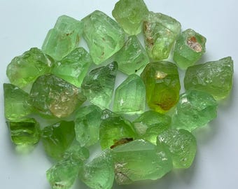 Vacker grön rå peridot från Pakistan: 78,00 karat.