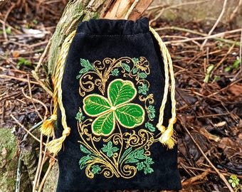 Astuccio per carte dei tarocchi in velluto ricamato – Nero, coulisse dorata, quadrifoglio verde ricamato