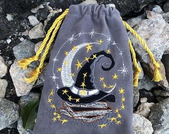 Sacchetto porta carte dei tarocchi in velluto ricamato – Ricamo di cappello da mago, cappello da strega, coulisse dorata