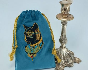 Astuccio in velluto per carte dei tarocchi: gatto egiziano ricamato, sacchetto con coulisse dorata.