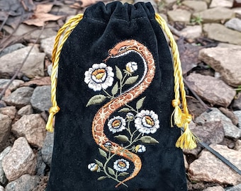 Sacchetto per carte dei tarocchi in velluto nero, fatto a mano con coulisse dorate - Motivo ricamato con serpente e fiori botanici