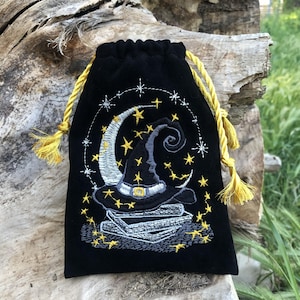 ¡PREVENTA! Estuche de terciopelo bordado para cartas del tarot: bordado de sombrero de mago, sombrero de bruja, cordón dorado.
