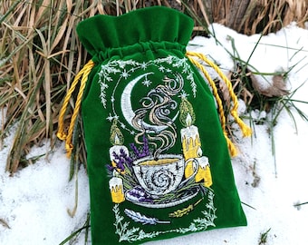Sacchetto porta tarocchi in velluto verde: ricamato con motivo "Tea Party" e "Candle Moon", con coulisse dorata.
