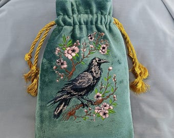 Disponibile!!! Astuccio per tarocchi in velluto Dark Art, borsa ricamata con corvo e fiori di ciliegio, astuccio gotico e stregonesco per carte oracolo, coulisse dorata