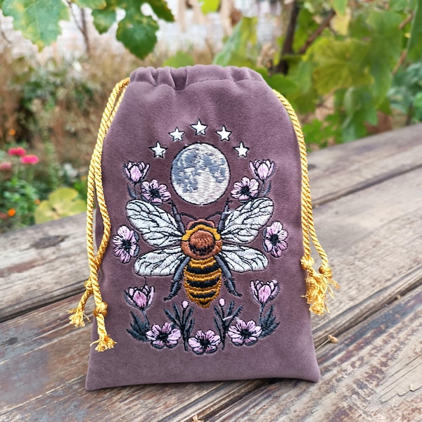 Broderad sammetspåse med tarotkort – Bi, måne, blommotiv, guldfärgad dragsko