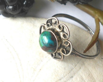 Taxco Rainbow Calsilica Sterling Ring, Pretty Filigree Scroll border, Sz 5.5 Vintage Ring