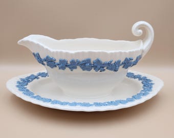 Wedgewood Queensware Etruria & Barlaston Embossed Shell Edge Gravy Boat, 9" Long