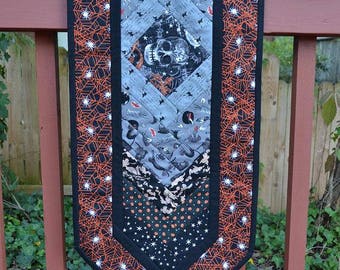 Skull Table Runner, Skull Quilt, Halloween Table Runner, Skeleton Quilt, Pumpkin Table Runner, Spider Quilt, Wall Hanging, Bats, Witch, Cats