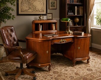 Elegant directiebureau in Louis XV-stijl met postorganizer