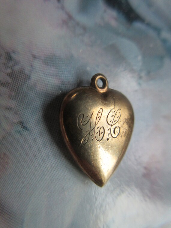 Antique Gold Fill Fleur Di Lis Puffy Heart Charm - image 4