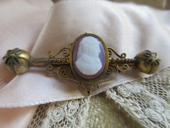 Antique Victorian Carved Cameo Pin in Gold Fill - image 1