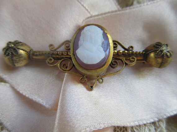 Antique Victorian Carved Cameo Pin in Gold Fill - image 4