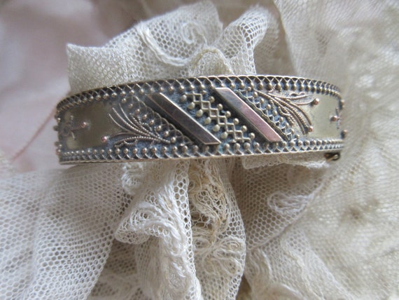 Victorian Antique Bangle Bracelet in Gold Fill Et… - image 7