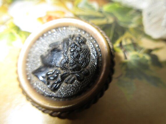 Victorian Antique Glass Cameo Pin Back Brooch Ear… - image 3