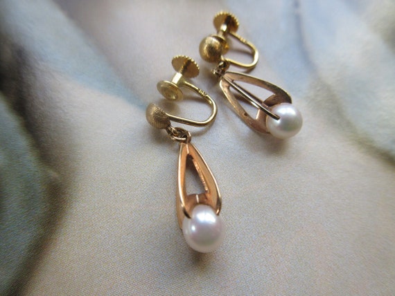Vintage 18K Cultured Pearl Screw Back Earrings