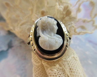Older Vintage 14K Hard Stone Cameo Ring, Black and White Cameo