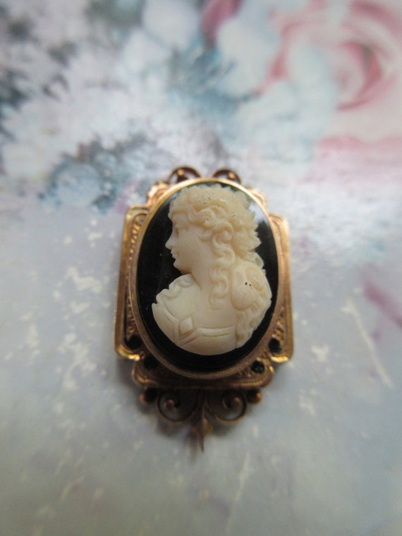 Antique Victorian 10K Gold Carved Cameo Slide Pend