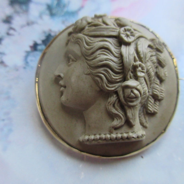 Antique Victorian 10K Lava Cameo Brooch