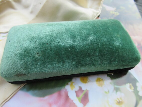 Vintage Green Velvet Bulova Watch Display Box - Ve