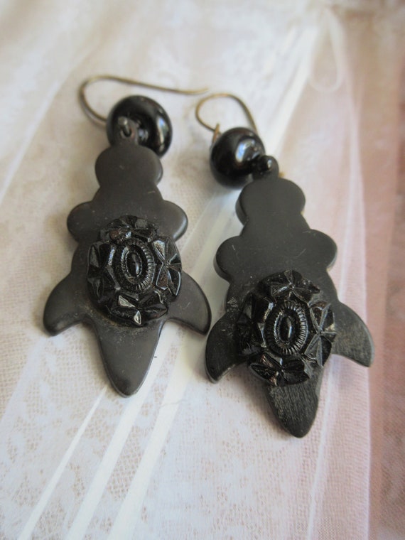 Victorian Black Dangle Drop Pierced Earrings - Vul