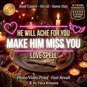 Könnte beinhalten: Ein silberfarbenes Metalltablett enthält einen kleinen rechteckigen Rahmen und eine einzelne getrocknete Rose. Die Szene ist von mehreren brennenden Kerzen, verstreuten roten Rosenblättern und Kristallen umgeben. Der Text lautet: HE WILL ACHE FOR YOU, MAKE HIM MISS YOU, LOVE SPELL.